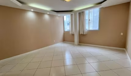 Apartamento à venda com 3 dormitórios sendo 1 suíte no Centro de Florianópolis/SC.