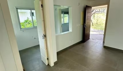 Casa à venda Em Santo Amaro da Imperatriz/SC - 2 quartos e 2 vagas de garagem