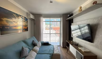 Apartamento de 1 quarto com sacada e garagem coberta no Trindade, Florianópolis-SC