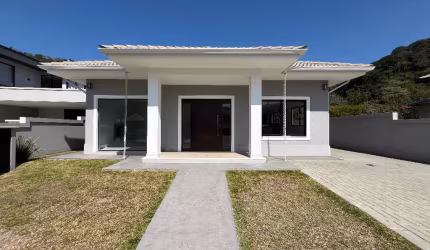 Casa linear no Green valey, 180 m2 por R$1050.000,00 em Teresópolis- RJ
