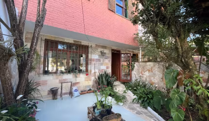Casa de 3 quartos no Alto, 92 m2 , próximo do comércio por R$490.000,00,  Teresópolis-RJ