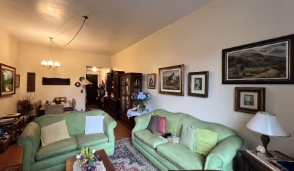 Apartamento no Alto, 95m2, próximo de todo o comércio.
