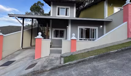 Linda Casa em Condomínio – Pronta para Morar!