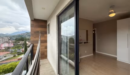Casa com 2 suítes e terraço para construir a terceira suíte ou escritório.