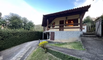 linda casa em meio a natureza