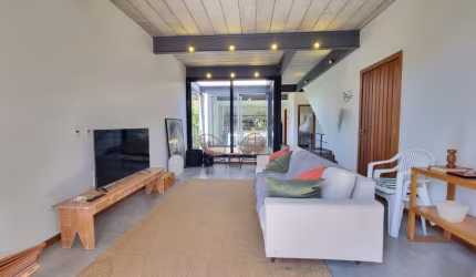 Casa de alto padrão em meio a natureza e conforto