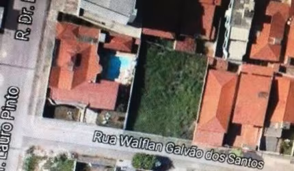 Terreno à venda na Estudante Walflan Galvao dos Santos, 001, Candelária, Natal por R$ 550.000