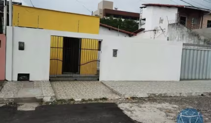 Casa com 3 quartos para alugar na Caetano Sanches, 1843, Candelária, Natal por R$ 1.750