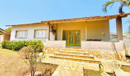 Vende-se ótima casa na vila de Furnas - MG