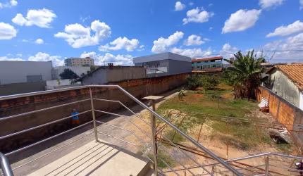 Lote Comercial e Residencial com Iptu e 2 Residências, Potencial para Investidor..Confira!