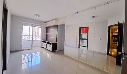 Apartamento desocupado, canto, vista parcial livre, armários planejados, piso porcelanato, lazer com piscina aquecida, próximo metrô.