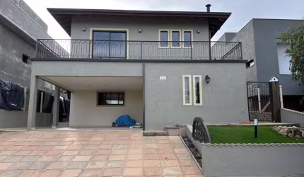 Casa em Condomínio para Locação em Bragança Paulista, Condomínio Residencial Campos do Conde, 3 dormitórios, 1 suíte, 3 banheiros, 2 vagas