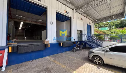 Alugue galpão com docas em condomínio, com 1.420m² bairro de Prazeres. BR-101