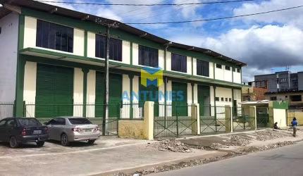 Aluguel Galpão Várzea (Caxangá) com 1.432m², com 06 docas