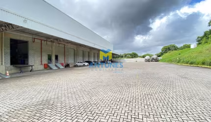 Alugue Galpão em Condomínio 1.675m² com 3 docas, em Paratibe as margens da BR-101