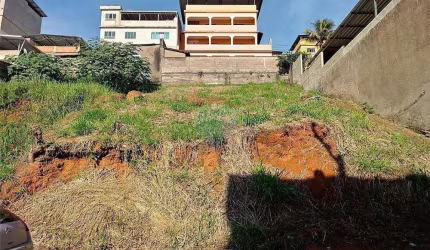 Terreno de 300m² em Nova Era