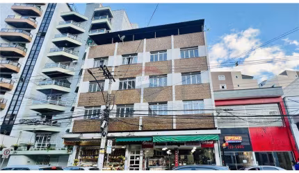 Amplo apartamento 3 quartos com dependência completa