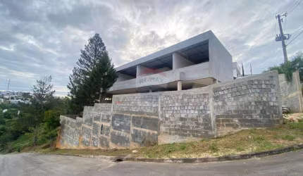 Magnífica casa com 3 suítes no Condomínio Parque Império