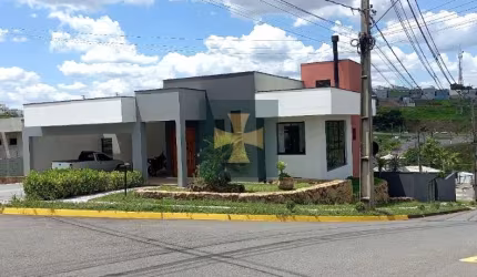 Casa de Luxo no Condomínio Villa Real de Bragança - 3 quartos, 3 suítes, 3 salas, 5 vagas, 380m² - Bragança Paulista-SP