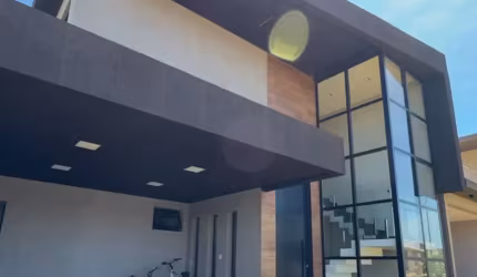Seu Novo Lar Espera por Você! Sobrado de Luxo em Condomínio Fechado com Lazer Completo!