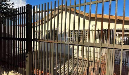 Casa com 3 dormitório com dependência  à venda, 120 m² por R$