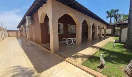 Casa com 4 dormitórios à venda, 780 m² por R$ 2.300.000 - Centro - Arapongas/PR