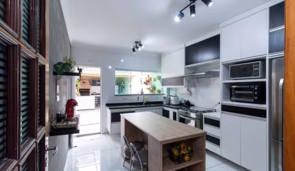 Imperdível casa tipo para venda com 3 quartos, sendo 1 suíte, 140m²