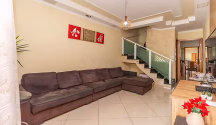 Aconchegante sobrado para venda com 3 quartos, sendo 2 suítes, 117m²