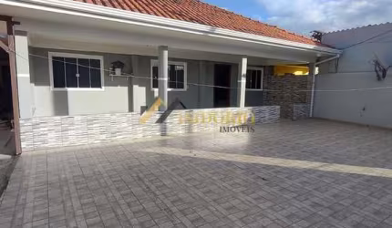 BELÍSSIMA CASA!!! 03 QTOS., AMPLO TERRENO, 05 VAGAS DE GAR.
