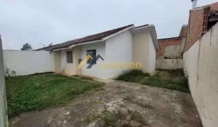 ÓTIMA CASA! 02 QTOS., QUINTAL, 03 VAGAS DE GAR., BEM LOCALIZADO