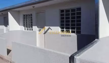 BELA CASA DE CONDOMINIO!!! 02 QTOS., VAGA DE GAR., BEM LOC.