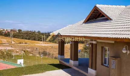 AMPLO TERRENO! 303,75m² DE ÁREA TOTAL, EXCELENTE CONDOMÍNIO