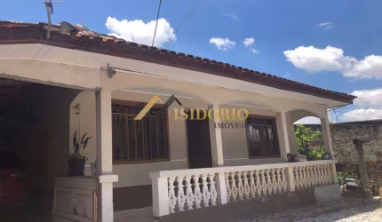 OPORTUNIDADE! 3 CASAS,COM AMPLO TERRENO EM COLOMBO! 364M2 TOTAL
