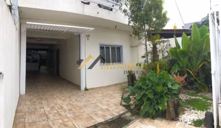 SOBRADO NO CENTRO DE PINHAIS! 4 QUARTOS, SUÍTE, 4 VAGAS DE GAR.