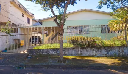 ÓTIMA CASA COM TERRENO AMPLO, 03 QTOS, 1 SUÍTE, BEM LOCALIZADO