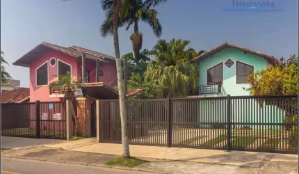 Casa em Village com 2 Quartos, 97m² por R$ 495.000 - Maitinga - Bertioga/SP