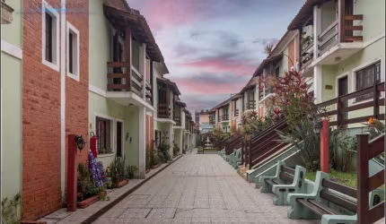 Casa em Village com 2 Quartos, 80m² por R$ 590.000 - Maitinga - Bertioga/SP