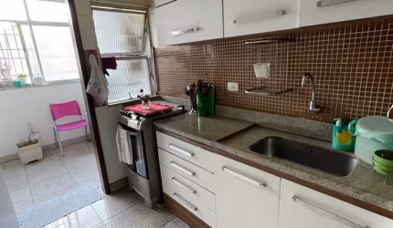 Apartamento localizado no Ingá,imóvel com 3 quartos sendo 1 suíte e 1 vaga.