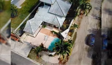 Casa em Piratininga,4 suítes,academia,piscina,churrasqueira e toda mobiliada.