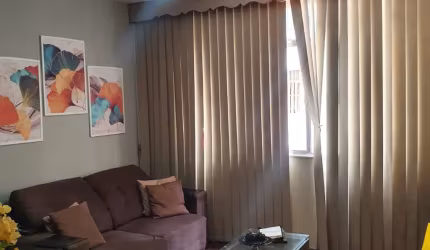 Apartamento no Ingá , próximo à rua Paulo Ales: reformado,2 quartos com vaga.Condomínio acessível.