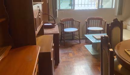 Miolo de Icaraí,sala,2 quartos,banheiro de empregada,sol da manha e portaria 24 h,