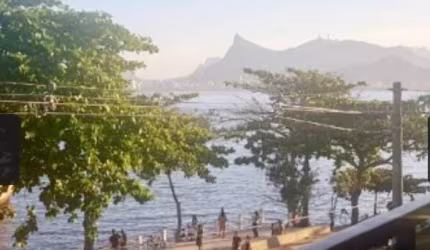 Apartamento vista frontal para o mar,4 quartos com 2 suítes e 2 vagas.