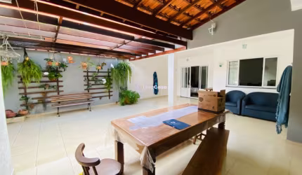 Casa a venda com 3 quartos, 3 vagas, Bosque dos Eucaliptos
