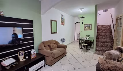 Sobrado à Venda com 3 quartos, 3 banheiros e 135m² por R$ 365.000
