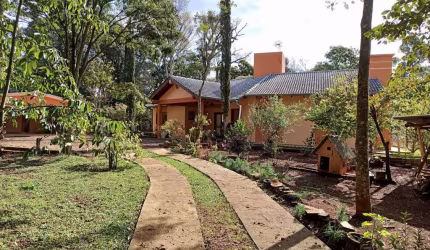 Casa a venda., com terreno de 4.000,00 m²,  área urbana, a menos de  07km do centro de Chapecó.