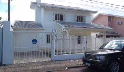 Casa 04 dormitórios, sendo 02 deles suíte, a venda no Bairro Maria Goretti, Chapecó/ SC.