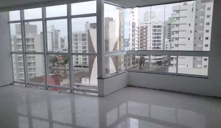 Lindo Apartamento 03 suítes, 130 m²,  Prédio com Piscina, no Centro de Chapecó - Venda