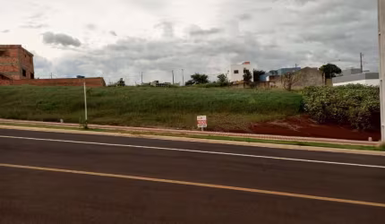 Terreno com 607 m², a cima do Nível da rua, a venda no Vederti, em Chapecó.