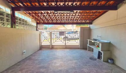 Casa Independente e Frente de Rua em Nova Iguaçu - Bairro Rancho Novo