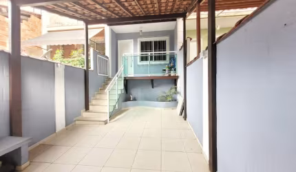 CASA AMPLA E MODERNA À VENDA NO BAIRRO CALIFÓRNIA – NOVA IGUAÇU